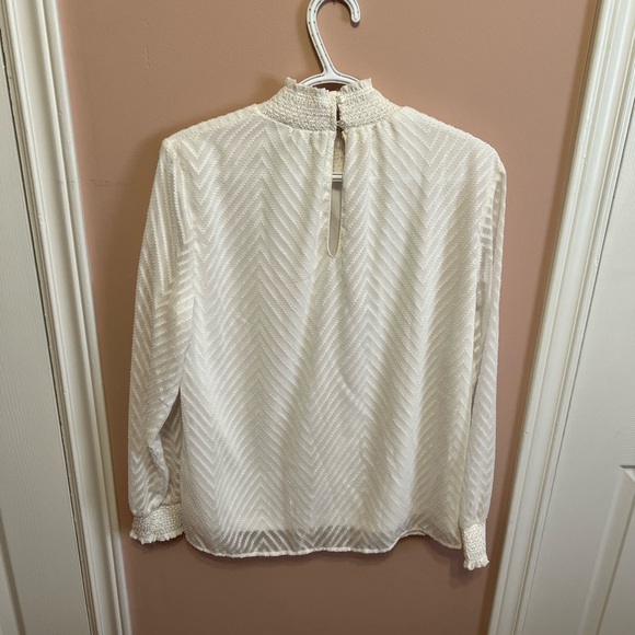 4/$10 ONLY blouse - Picture 3 of 3